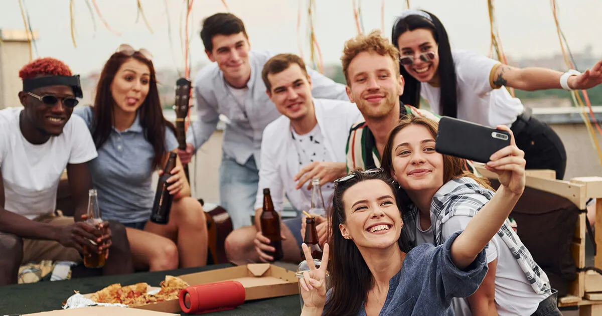 Friends und Ted Lasso schauen, um englischen Wortschatz aufzubauen