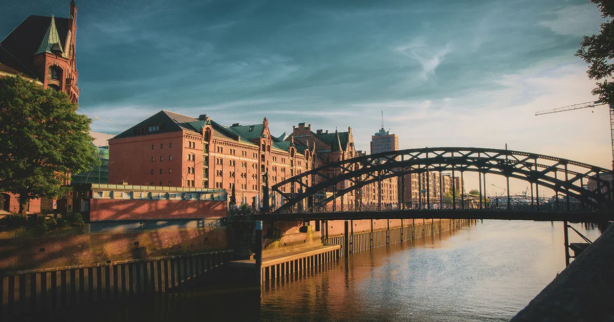 Le port de Hambourg et les mots nord-allemands qu'on y entend